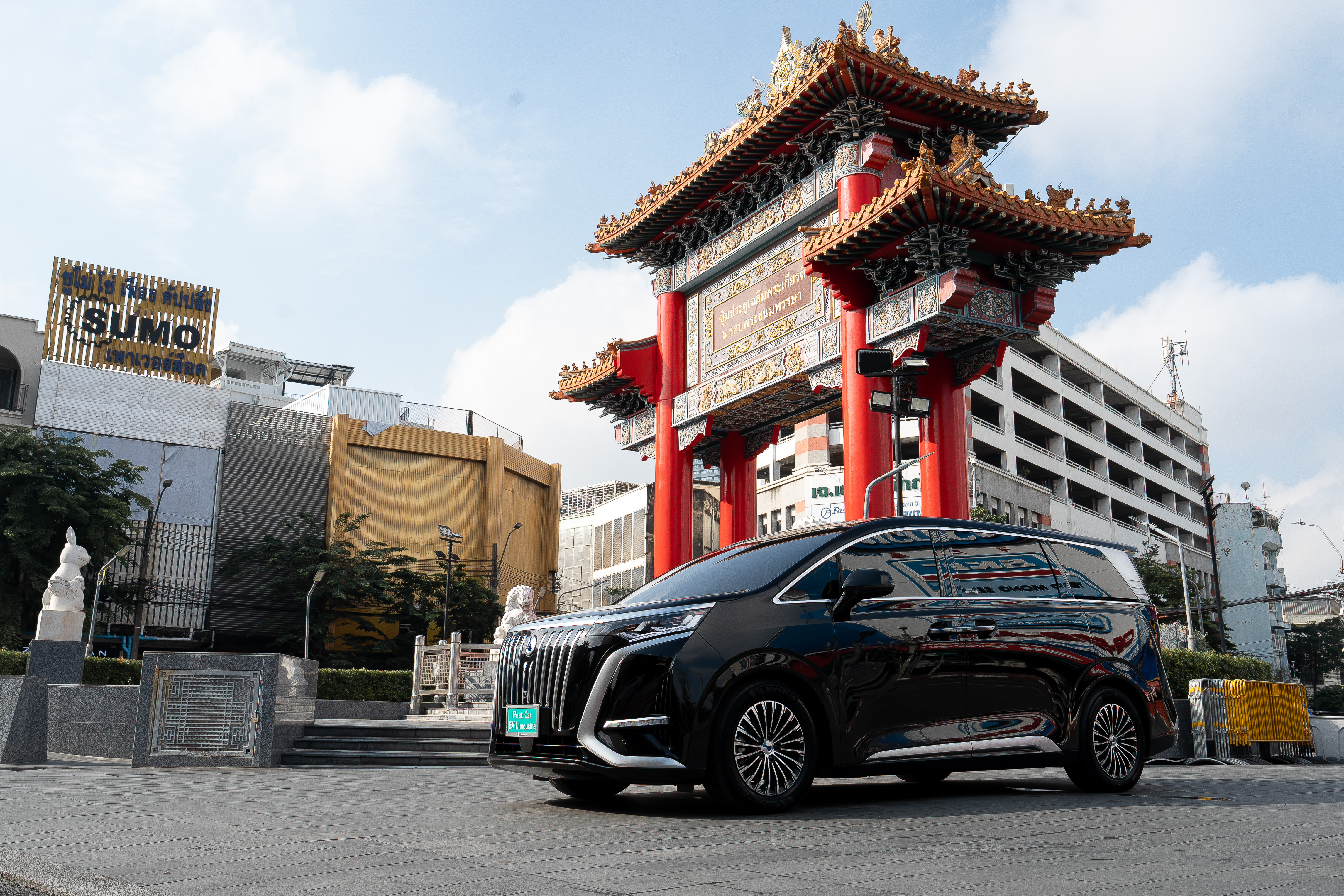 Bangkok airport transfer by Peak Car Transport